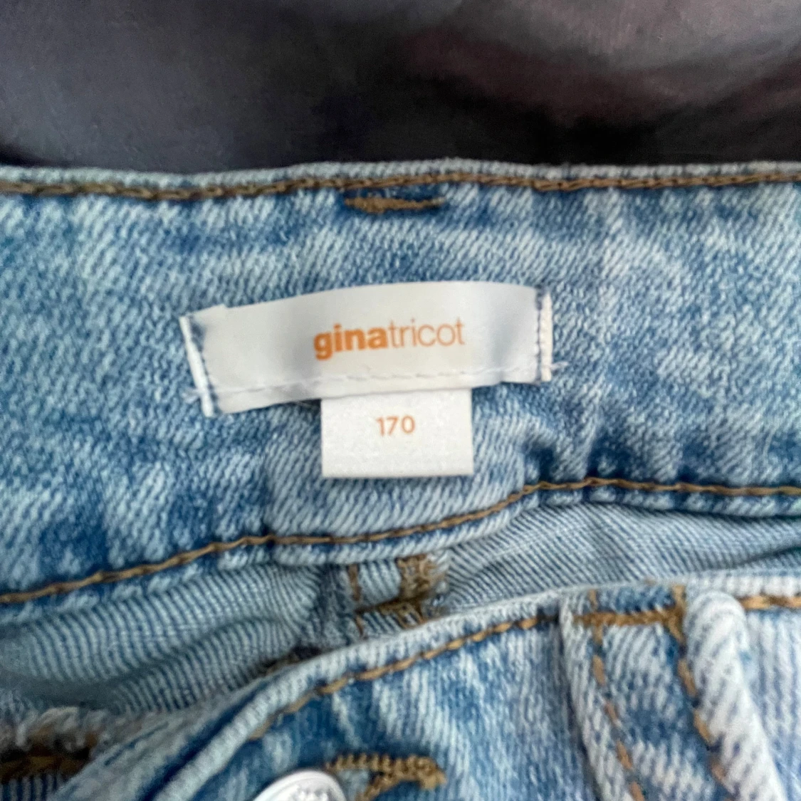 Ljusblå jeansbyxor från Gina Tricot - 2