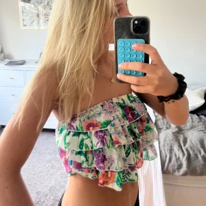 Volang topp - Jättefin blommig topp med volanger⭐️💕