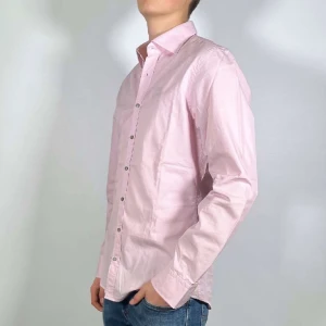 Stenströms skjorta - Rosa skjorta från Stenströms i storlek M. Modellen är 185 cm och bär vanligtvis M. Vid frågor eller funderingar är det bara att skriva🩵🩵