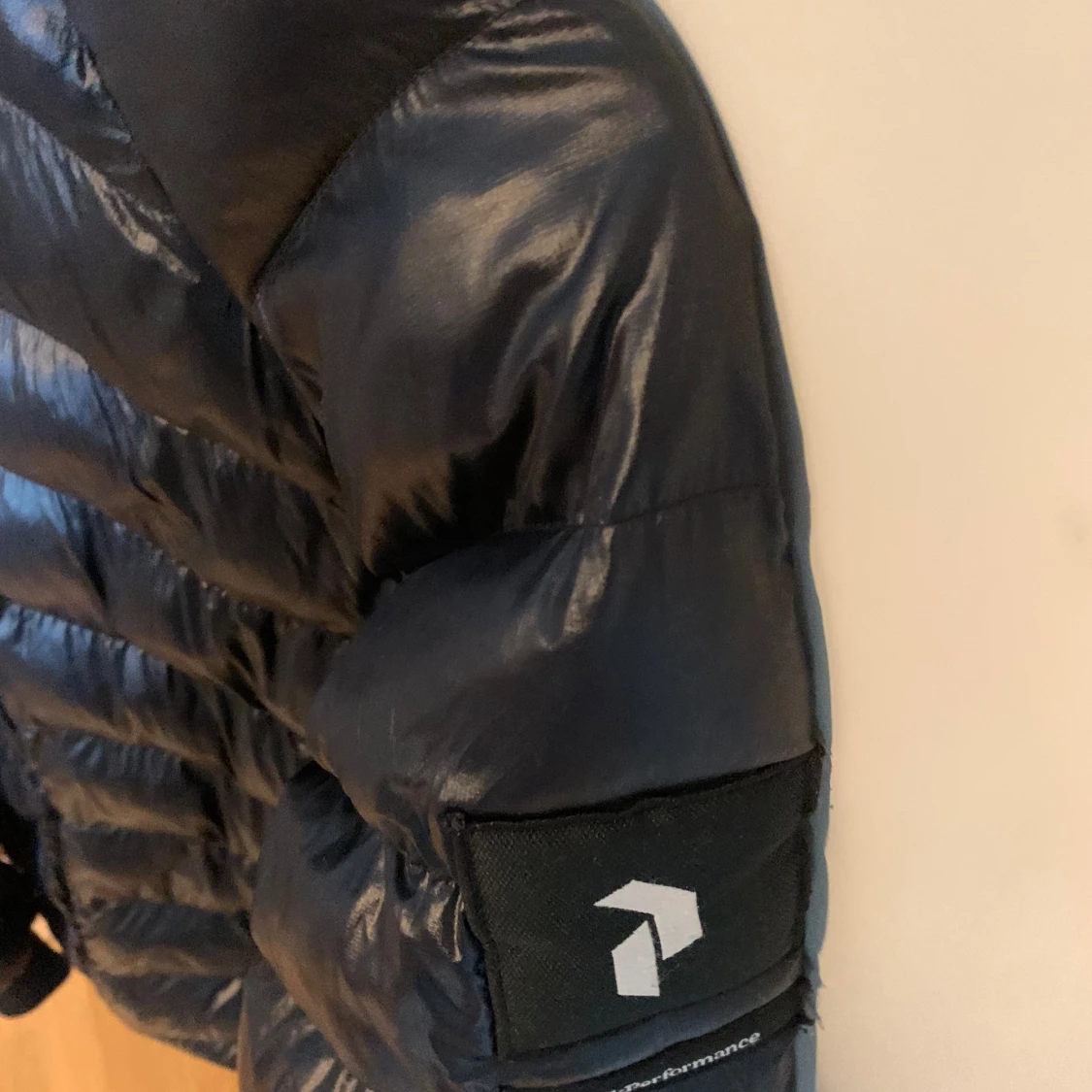 Svart pufferjacka från Peak Performance - 2