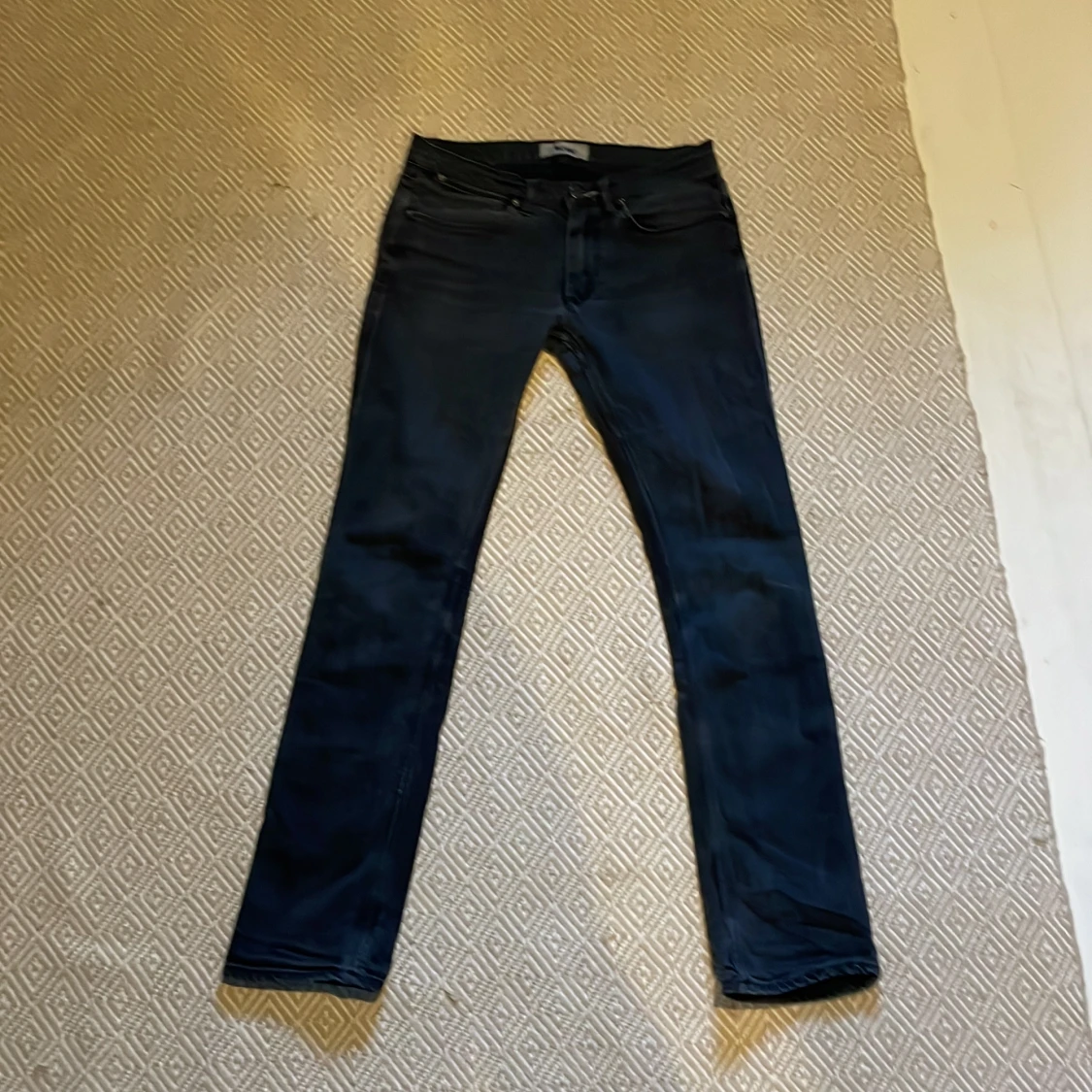 Svarta acne jeans  - 3
