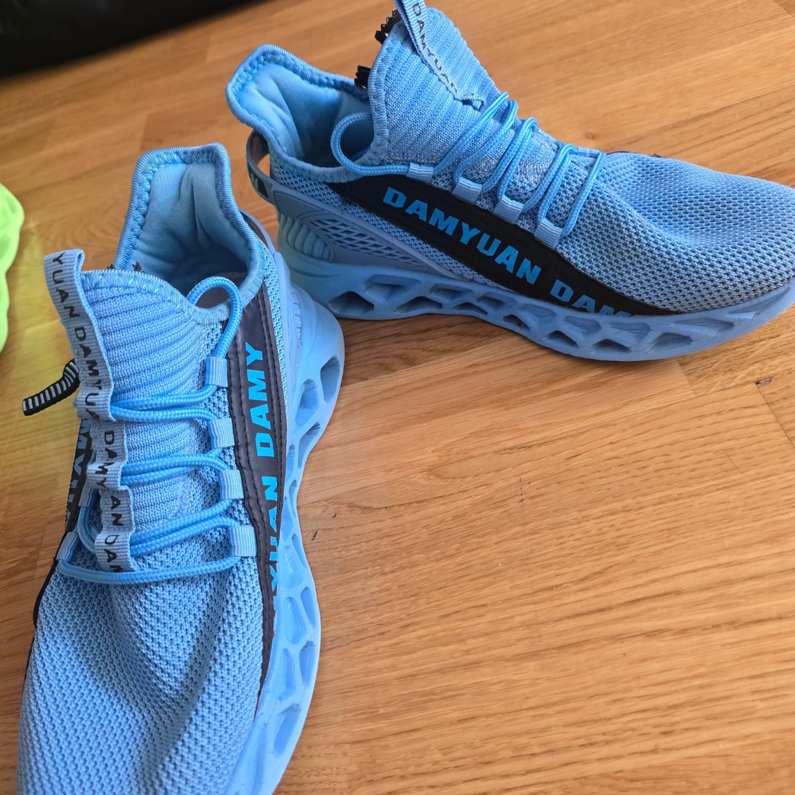 Blå sneakers från Damyuan