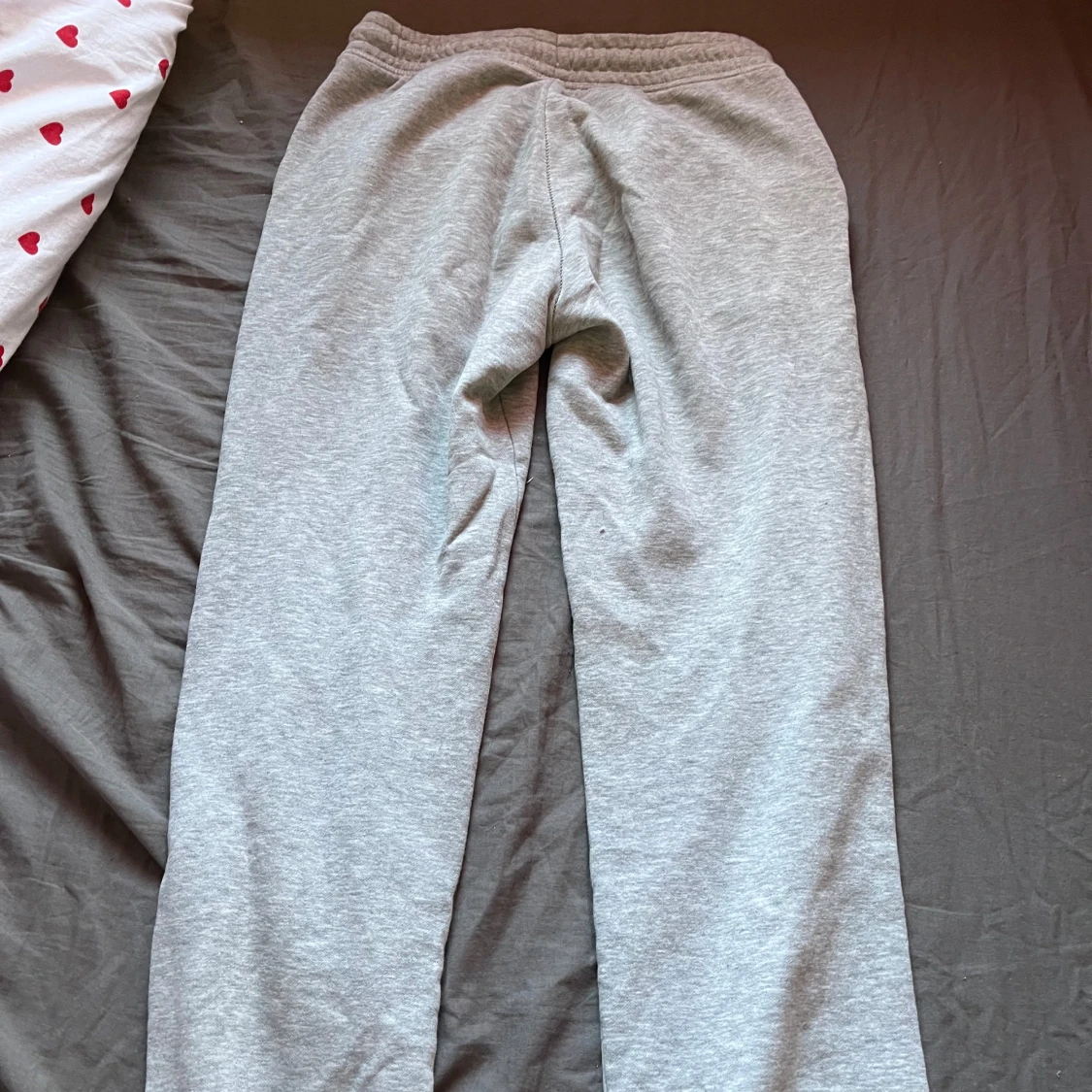 Grå mjukisbyxor med dragsko - 1