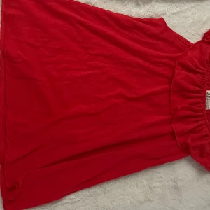 Röd klänning från H&M - Röd topp från hm