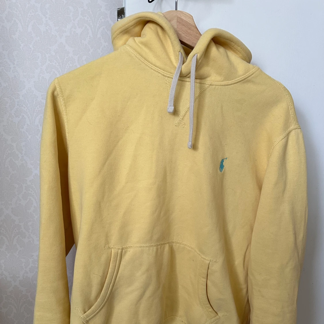Gul hoodie från Polo Ralph Lauren