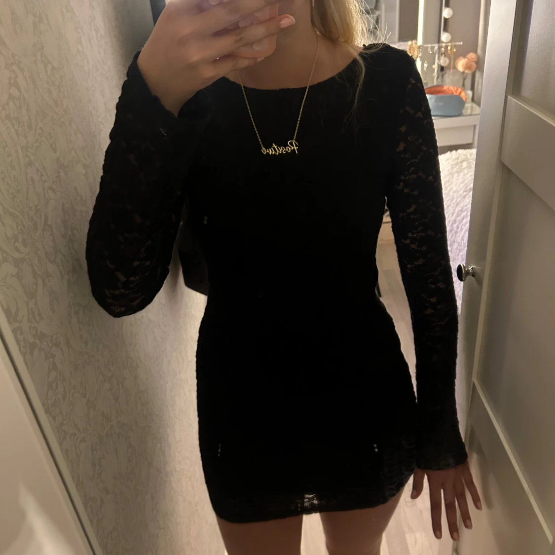 Spetsklänning med öppen rygg - 4