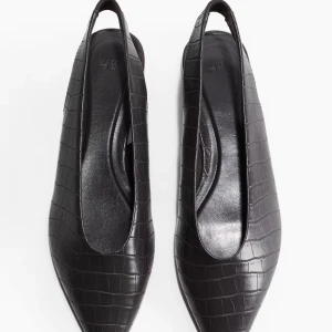 Svarta slingback ballerinaskor med krokodilmönster - Helt oanvända ❤️.