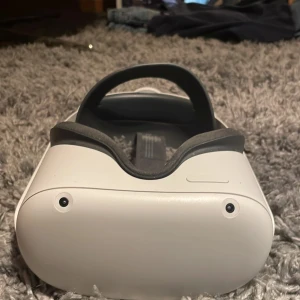 Vr glasögon - Pris kan diskuteras!! Ett fullt fungerande Oculus vr sett som har används ett 20 tals gånger. Ny pris 4500 Säljs på grund av att det inte används längre. Man kan ändra storleken. Ps batteri huvud band kommer med