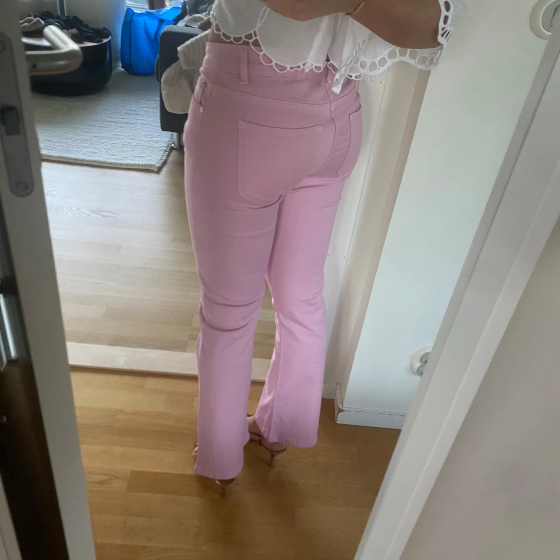 Ljusrosa jeansbyxor med raka ben - 1