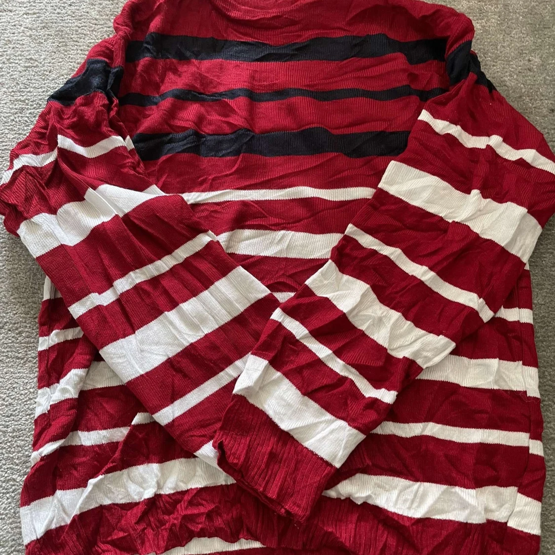 Röd och vit randig tröja från Lacoste - 1