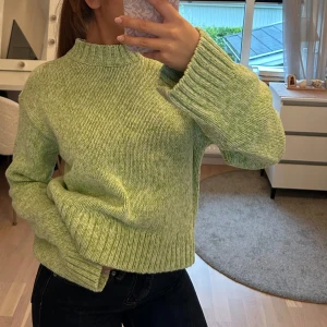 Stickad tröja Gina Tricot - Sparsamt använd tröja från Gina. Passar även strl S💕