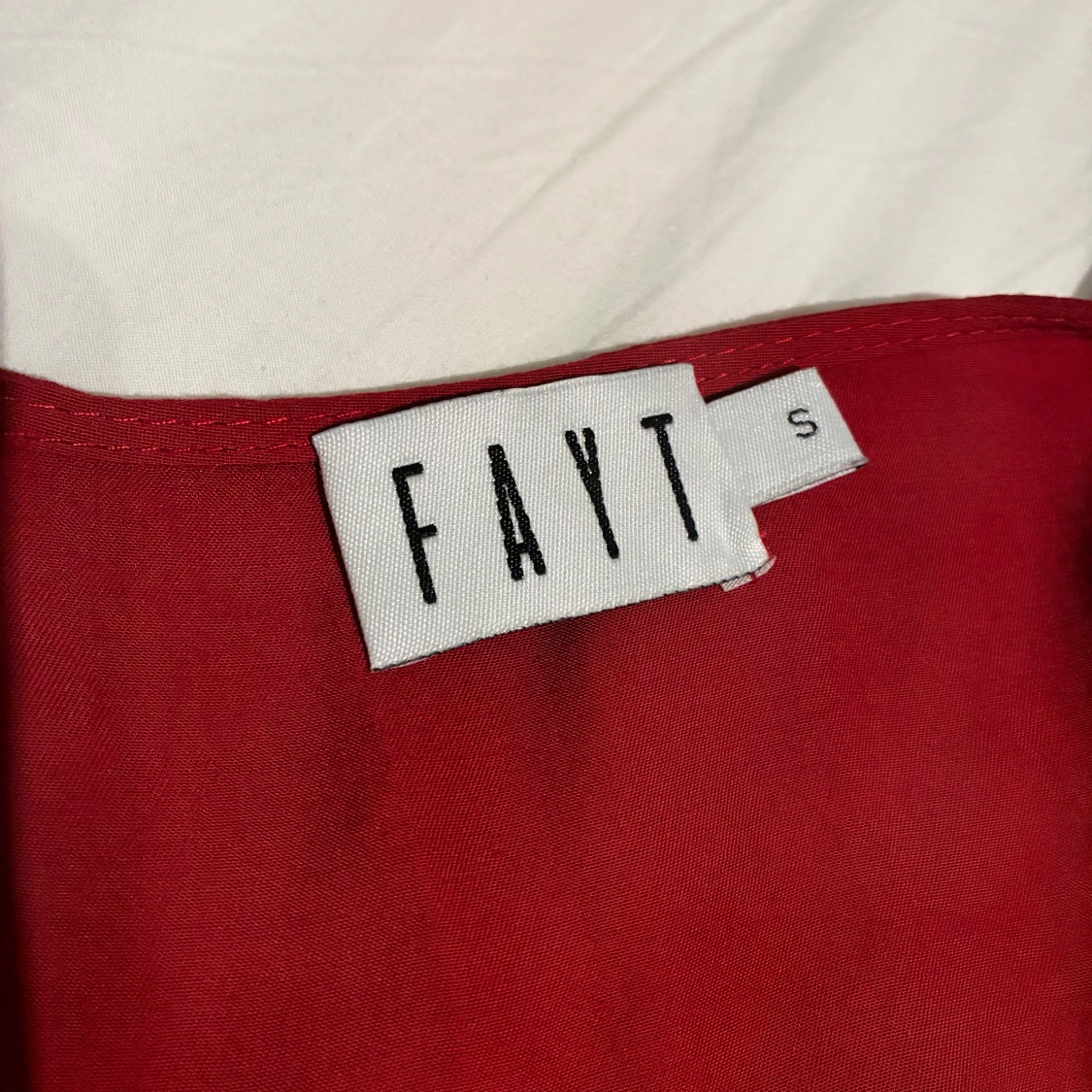 Röd omlottklänning från FAYT - 1