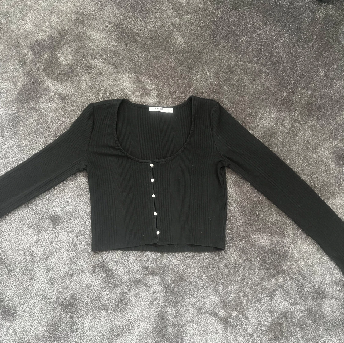Svart ribbad topp från NA-KD