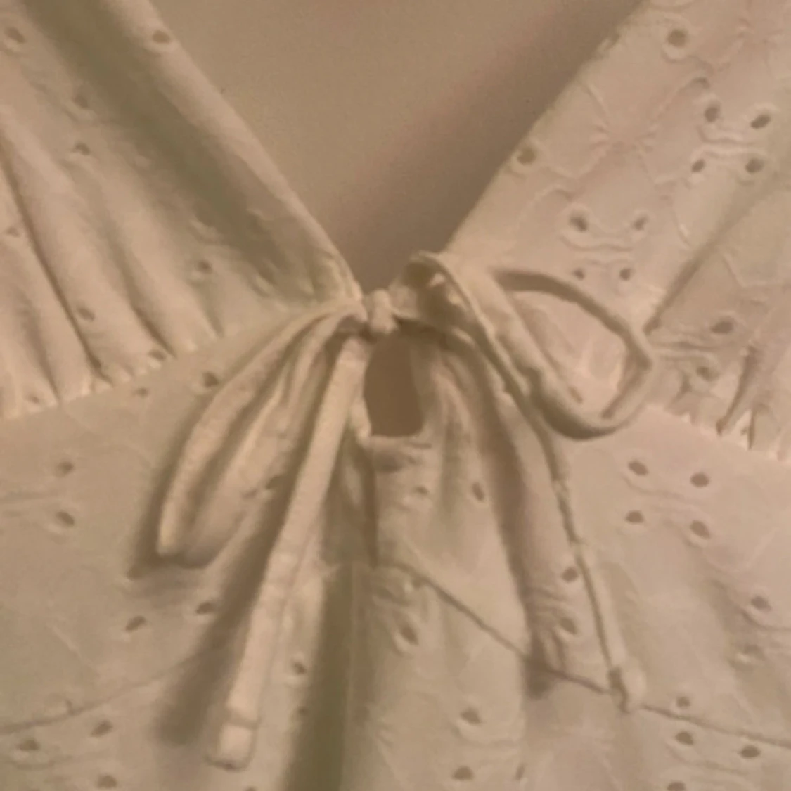 Vit somrig klänning med knyt - 2