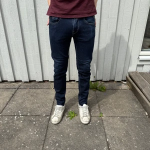 Replay Anbass jeans  - Replay Anbass jeans - Modell: Anbass - Storlek: W27/L30 - skick: 9/10 - Nypris runt 2000kr