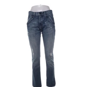 Blå Lee jeans med coola detaljer - Snygga blå jeans från Lee.