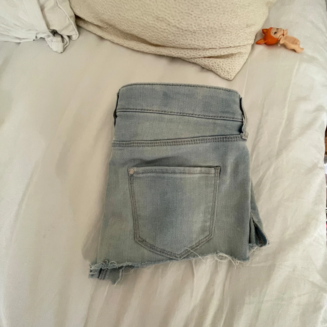 lågmidjade jeansshorts  - 2