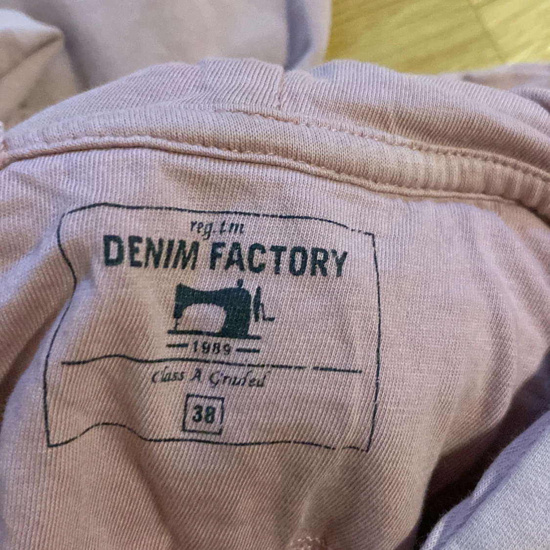 Rosa hoodie Malibu från Denim Factory - 2