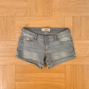Randiga hollistershorts - Supersöta randiga hollistershorts, mått syns o annonsen❤️😊