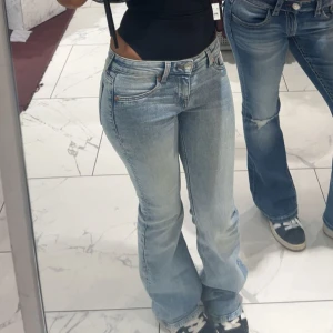 Lågmidjade jeans - Säljer dessa liknande lågmidjade jeans i bootcut!