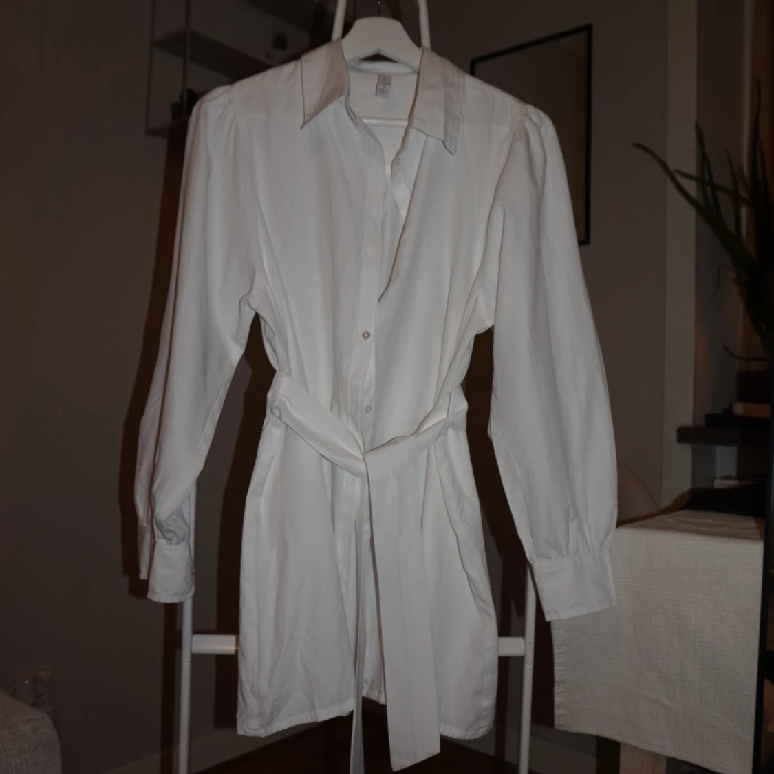 Vit skjortklänning med bälte
