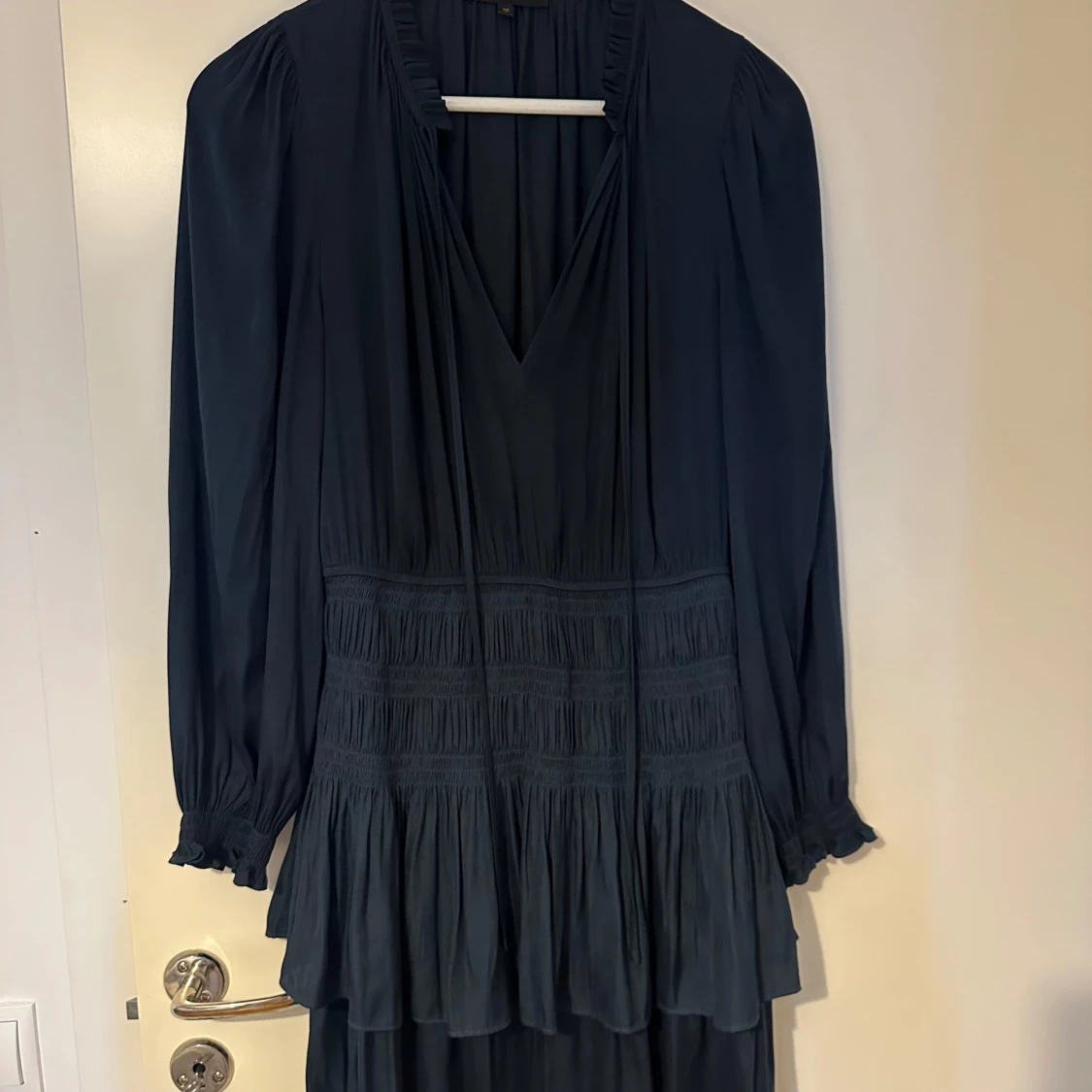 Mörkblå klänning från Maje