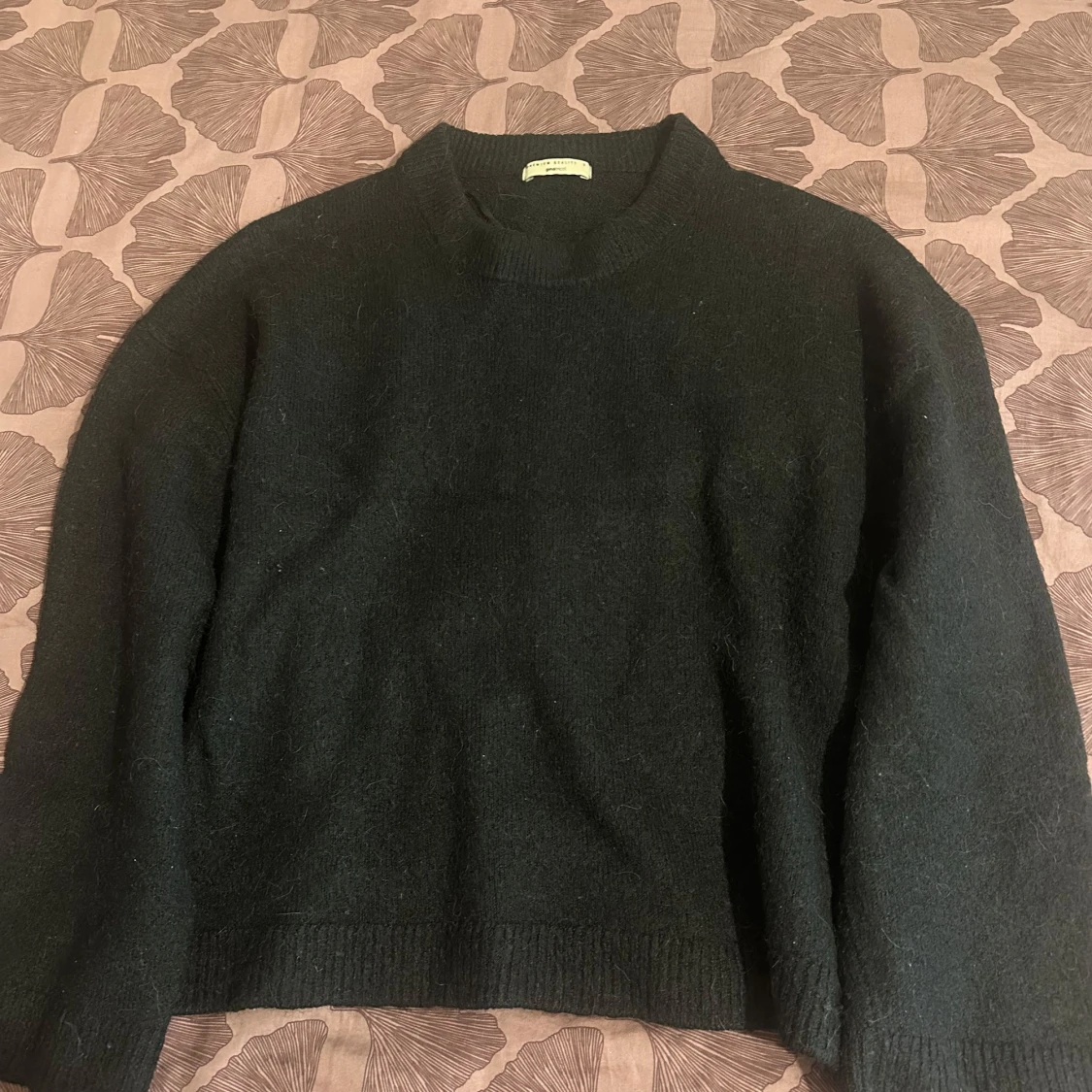 Svart stickad tröja från Gina Tricot - 1