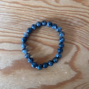 Marmor Armband - Säljer detta Svarta Marmor Armbandet. Det är i nyskick och är köpt för 449 på FARFETCH. Priset är Fast.