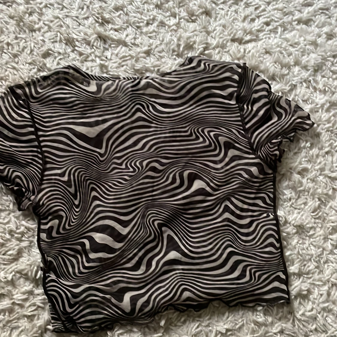 Brun zebramönstrad mesh topp från Divided XS - 2