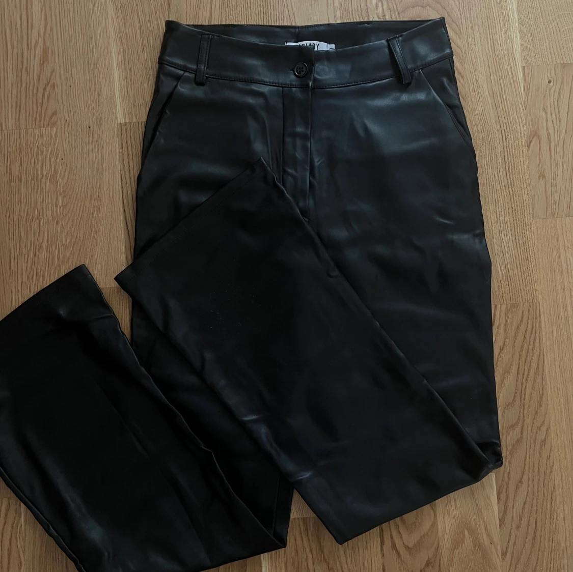 Svarta skinnbyxor från Madlady