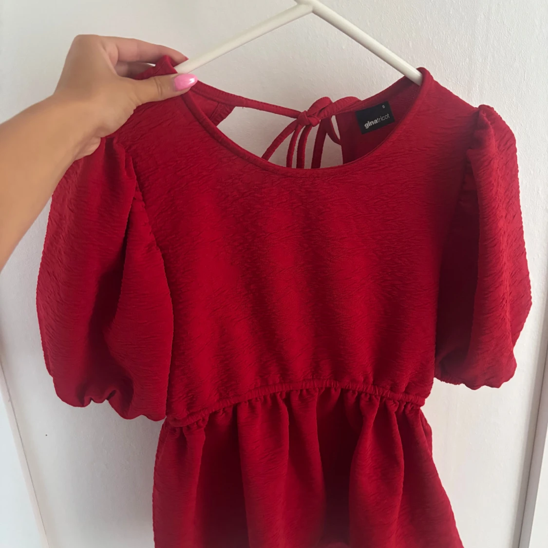 Röd blus från Gina Tricot