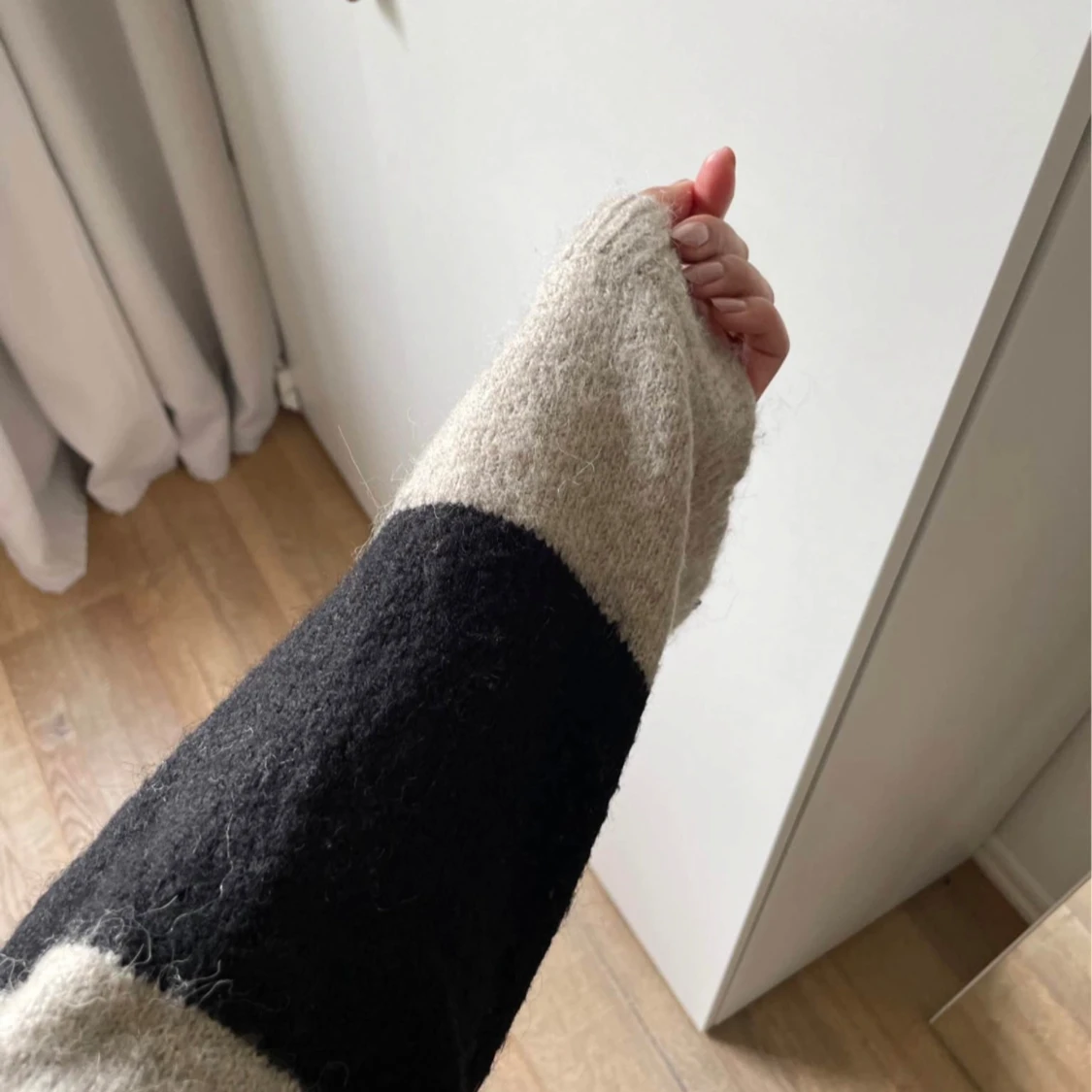 Stickad tröja i ullblandning - 4