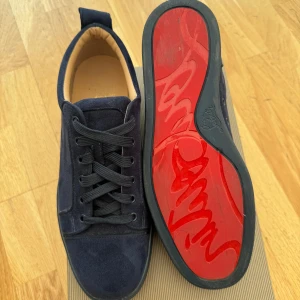 Loubs - Mörkblåa loubutins använda en gång storlek 44 box dustbag medföljer 