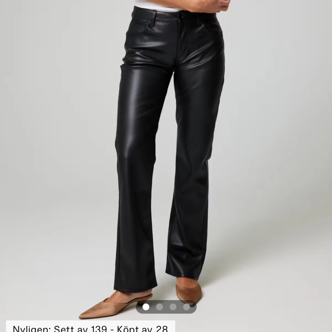 Svarta skinnbyxor från BikBok - 3
