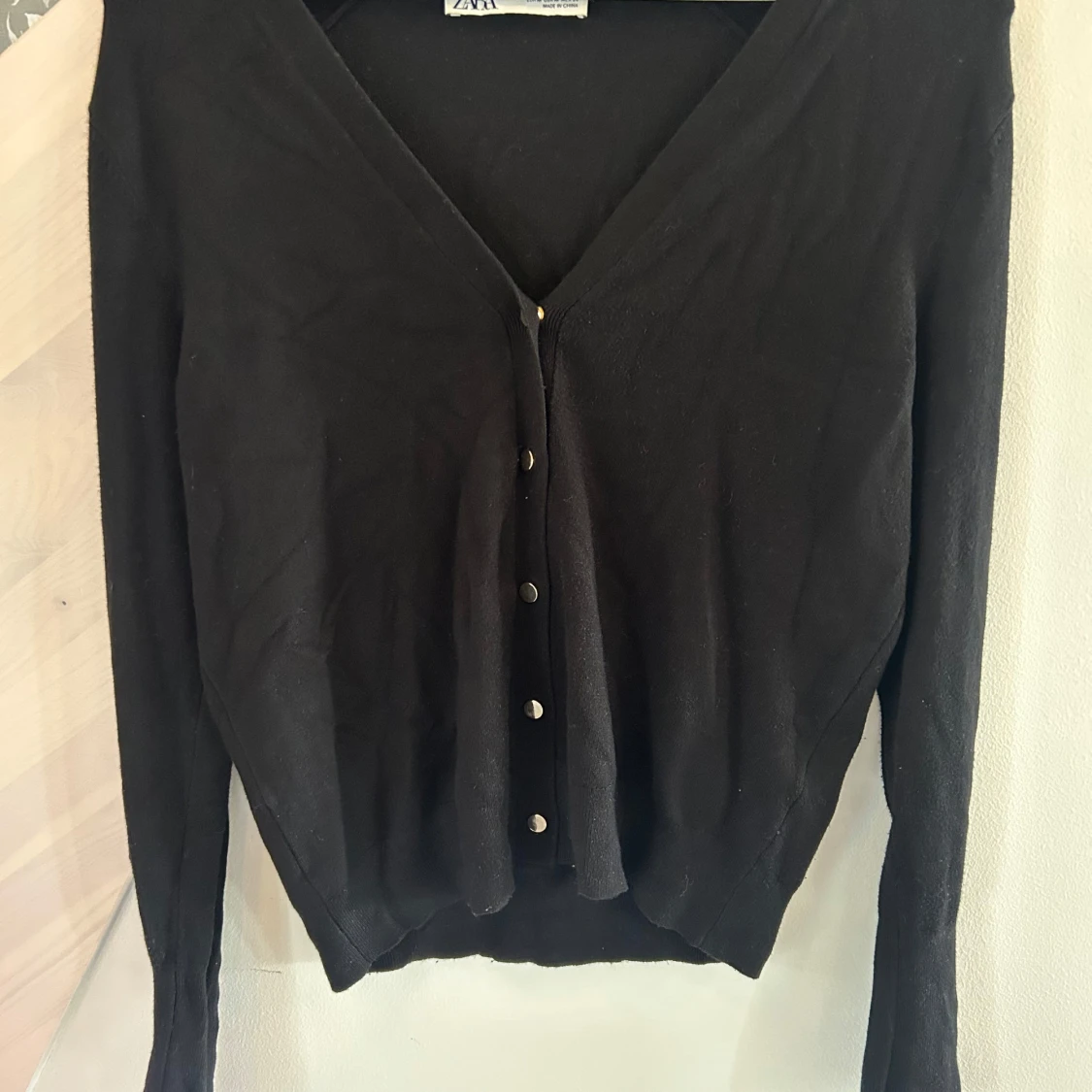 Svart kofta med knappar från Zara