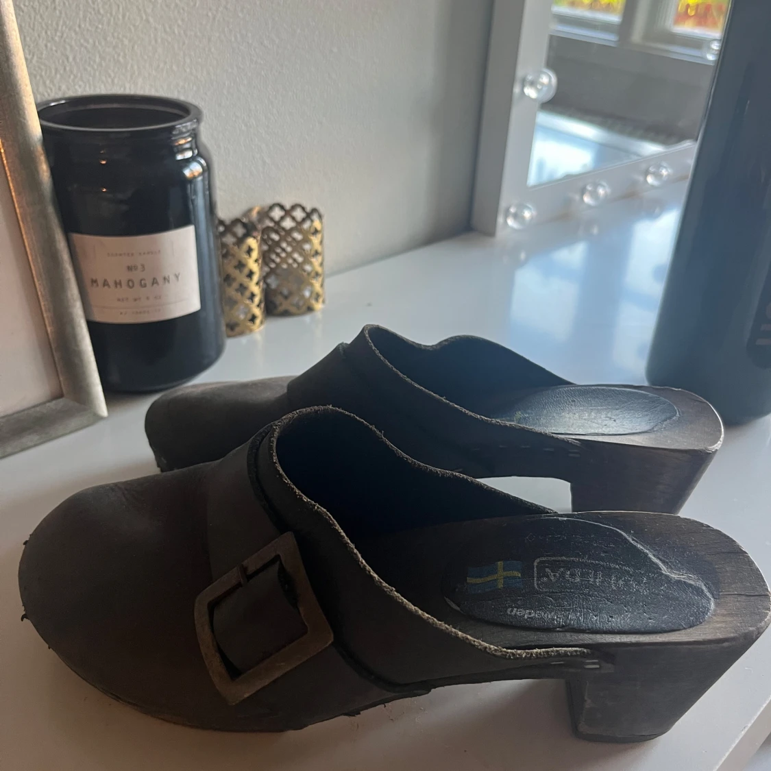 Bruna trätofflor från Moheda