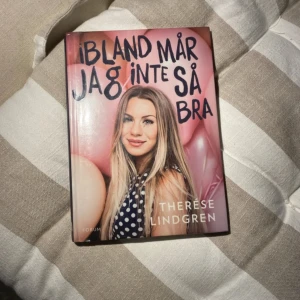 Ibland mår jag inte så bra - En bok med färgstarka bilder och personligt tilltal, skriven av Therése Lindgren. Perfekt för unga vuxna som vill läsa något äkta och relaterbart om livet och känslor. Omslaget och inlagan har en modern, ungdomlig design.