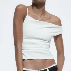 Zara topp - Helt ny! Inte ens provad❣️ slutsåld 