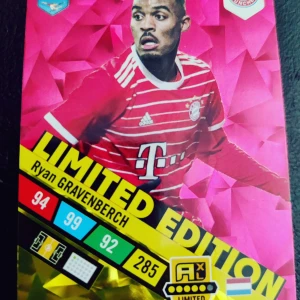 Football cards limited edition  - Mpape 129kr, camavinga 100kr, Alvarez 100kr, Gravanberch 100kr, YEVGEN MAKARENKO 100kr. Om du köper flera kort så får du rabbat. Alla för 399kr