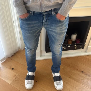 Dondup George Jeans - Dondup George Slitna Jeans | skick: Ny skick | Modell: George | Storlek: w32 | Fraktar inom 24 timmar | Bäst pris på marknaden så var snabba 