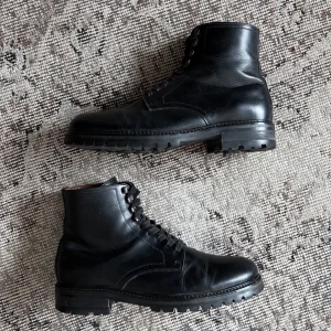 These Glory Days boots - Boots från These Glory Days. Storlek 42. Använda men i gott skick.