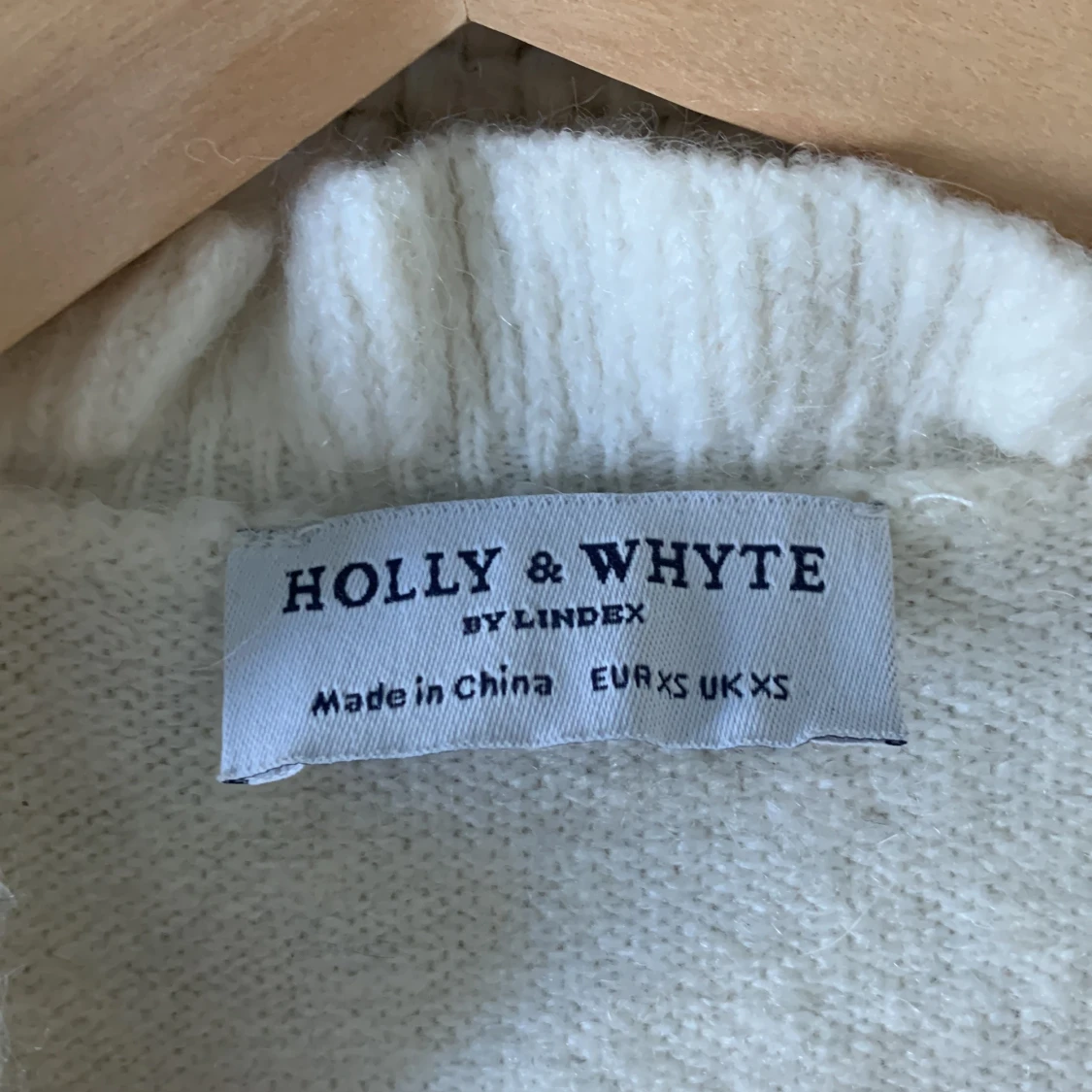 Vit stickad tröja med volang Holly & Whyte - 3