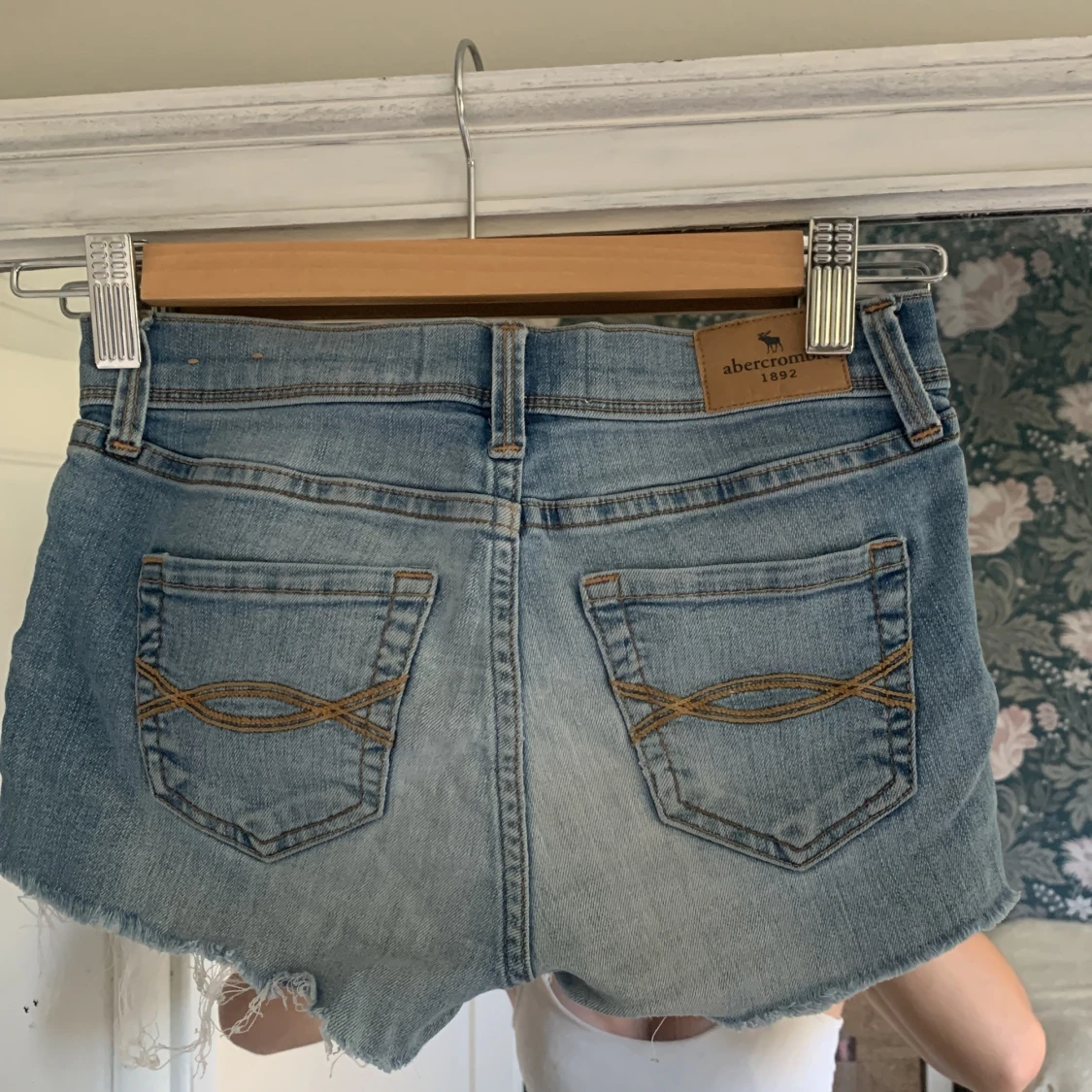 Ljusblå jeansshorts från Abercrombie - 1