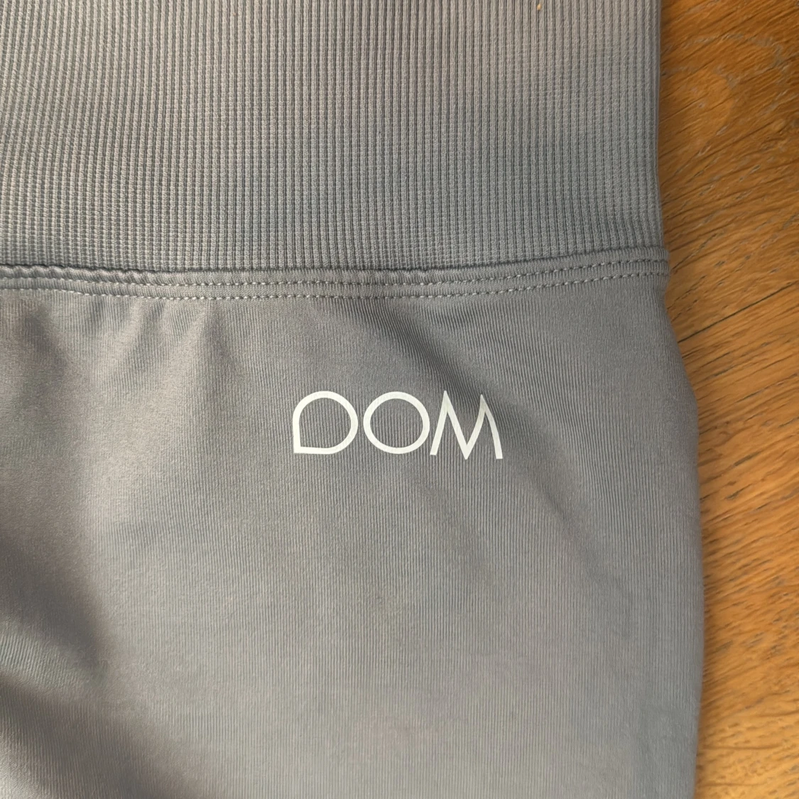 Grå leggings från Drop of Mindfulness - 2