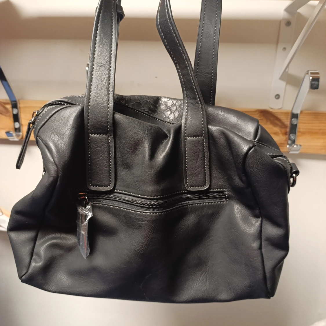 Svart handväska från Gabor i skinn - 1