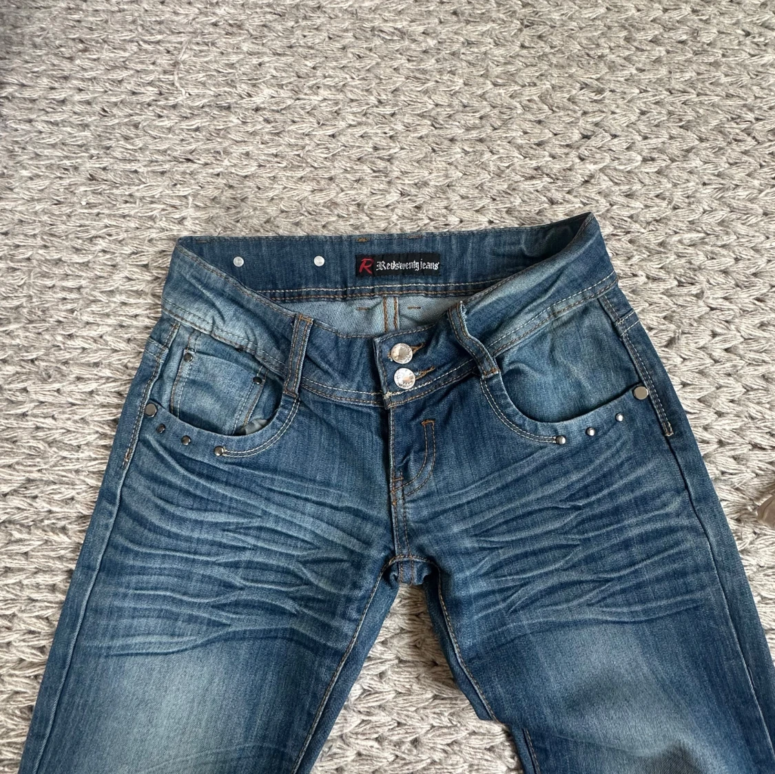Blå bootcut jeans från Rebelseven - 2