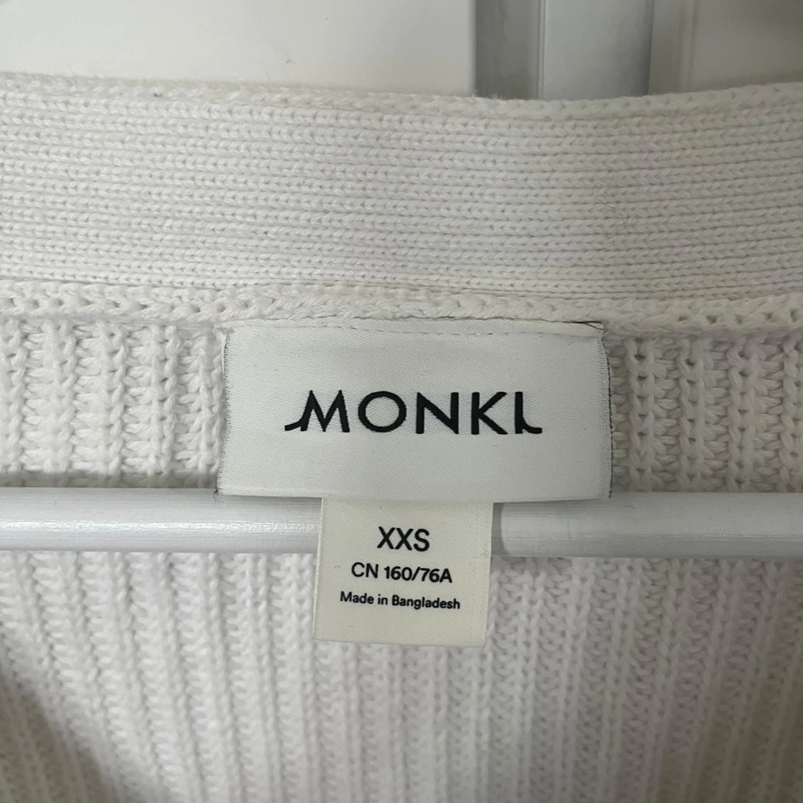 Vit stickad kofta från Monki - 1