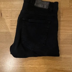 Tiger of sweden jeans  - Säljer dessa riktigt snygga Tiger of sweden jeans i storlek W31 L34 i modellen Straw. Pris kan diskuteras vid snabb affär. Vid minsta funderingar eller intresse är det bara att kontakta 🙏🏼🙏🏼