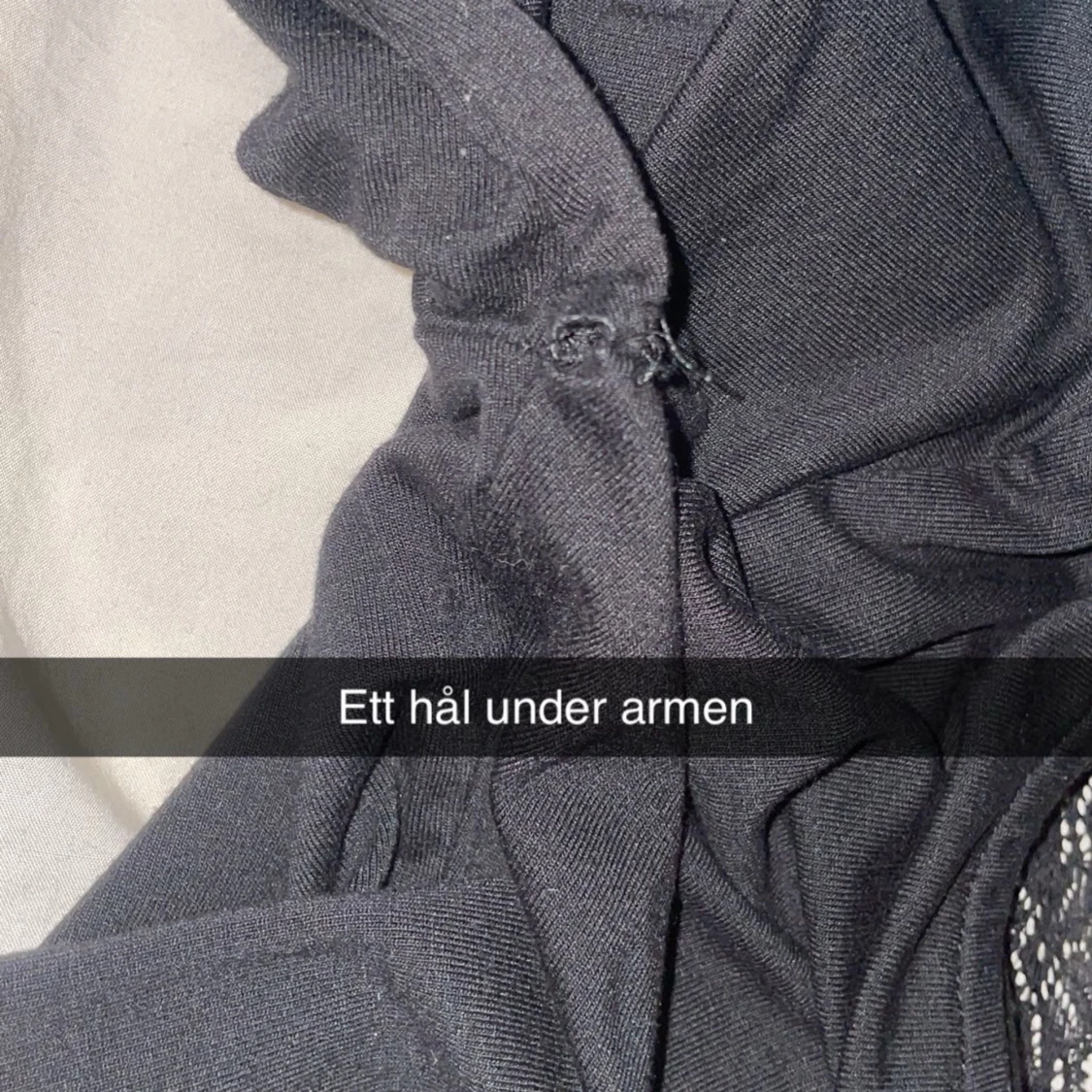 Svart långärmad topp med spets från Gina Tricot - 2