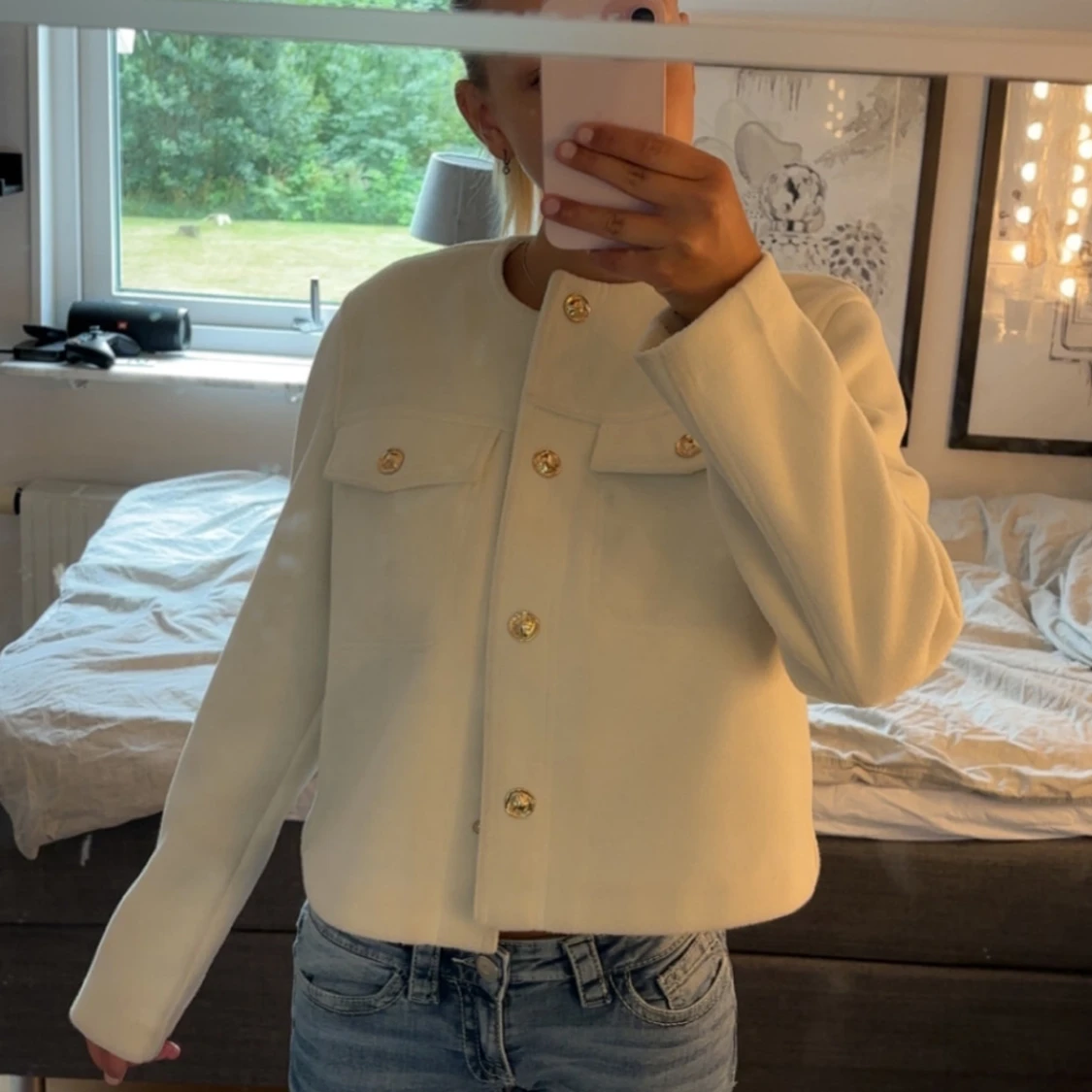 Beige jacka från Zara med guldknappar